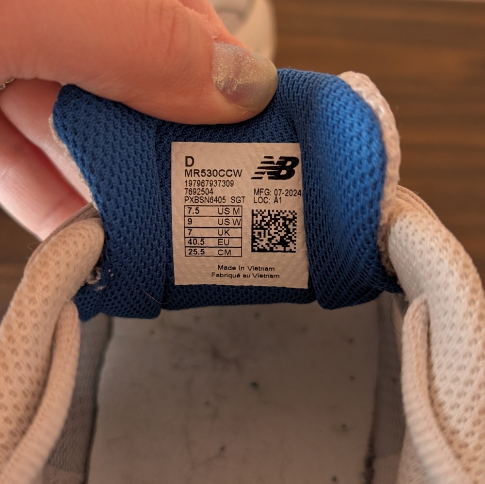 New Balance White and Blue Women's Sneakers - Picture 6 of 6